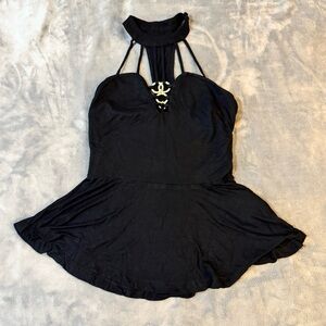 Guess Black Halter Top

#1327